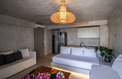 Paradise Hotel | Design Superior Apartment with Panoramic Sea View, Shared infinity Pool,Gym, Bar