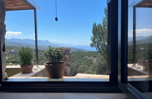 Prosilio House | Detached comfortable stone house with wonderful views 10 min from the sea