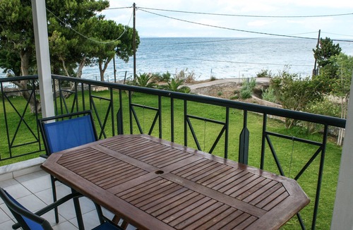 Sarakiniko Apartment | Diakopto beachfront, extra comfort 2BR apartment (Punda Beach)