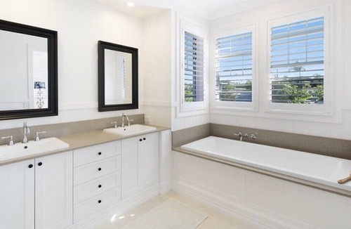 Dicky Beach House | Dicky Beach Luxury Hamptons Beach House is centrally located, so you can easily get to know the city's fascinating tourist attractions