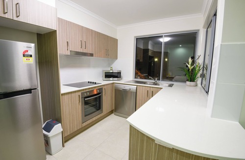 Mountain Creek Apartment | Direct Collective - Breeze on Brightwater