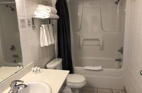 Jasper Hotel | Downtown Jasper Suite Beautiful Views