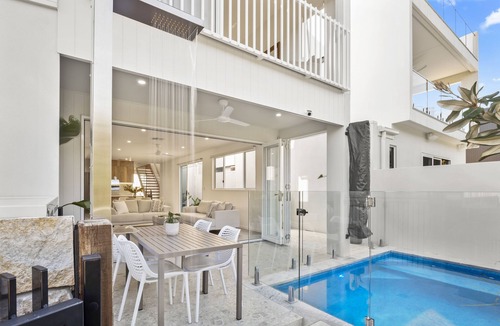 Marcoola House | E-Bikes Heated Pool Beachfront Villa Pet Friendly