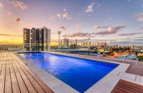 East Brisbane Apartment | East Brisbane 1bed unit with Rooftop pool +Parking