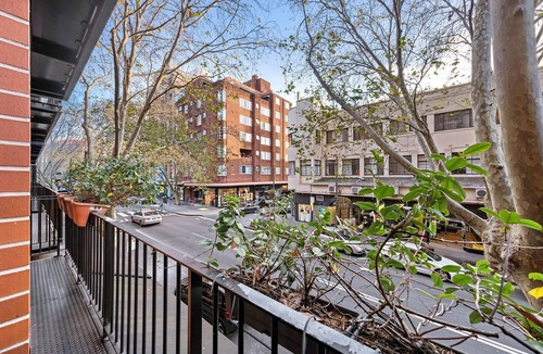 Kings Cross Apartment | Eccentric exec 1BR apartment in Potts Point hub - with a pool