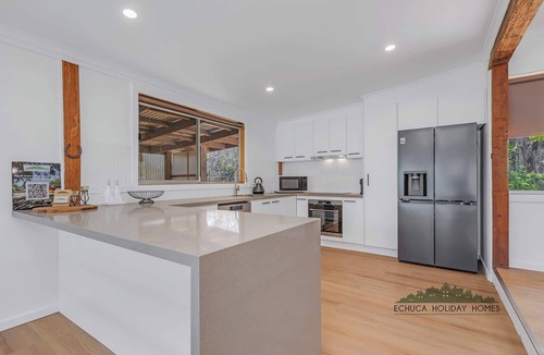 Echuca House | Echuca 265 - Your Rustic Retreat with Pool