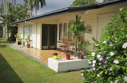 Edge Hill House | Edge Hill Clean & Green Cairns, 7 Minutes from the Airport, 7 Minutes to Cairns CBD & Reef Fleet Terminal