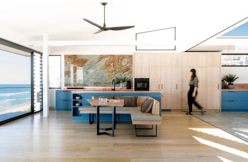 Sunshine Beach House | Elegant Beach House & Whale Watching Gem