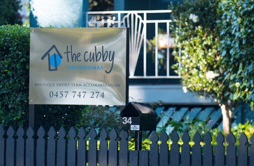 East Toowoomba House | Elegant & Spacious Art Deco Residence in Picturesque East Toowoomba