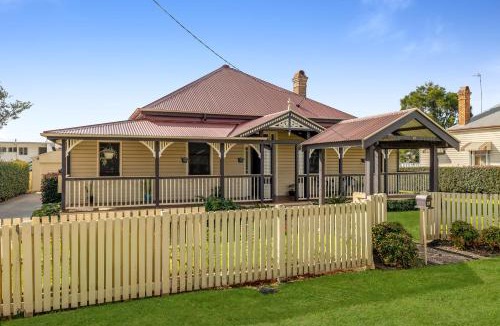 East Toowoomba House | Elegant, Stunning & Central! East Side Gem!
