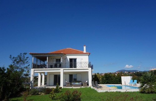 Pylos-Nestoras Villa | Elegant Villa in Evangelismos with Pool