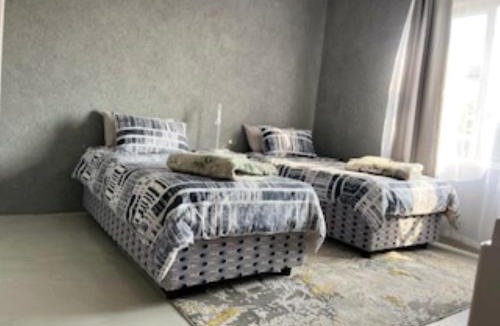 Embalenhle Apartment | Emba Guest lodge No loadshedding