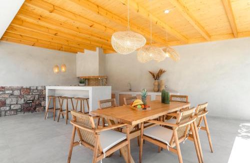 Petaloudes Villa | Emerald & Ruby Villas