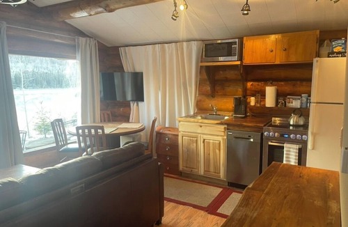 Cooper Landing Cabin | Enchanting Kenai River Retreat