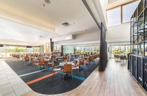 Surfers Paradise Apartment | Enjoy fantastic ocean views in Surfers Paradise!