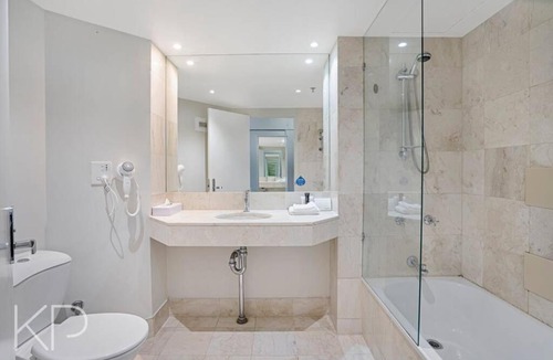 Surfers Paradise Apartment | Enjoy fantastic ocean views in Surfers Paradise!