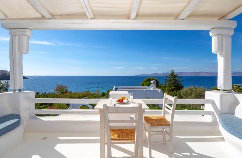 Karystos Apartment | Enjoy your stay at Karystos Villas with a wonderfull view over the sea!