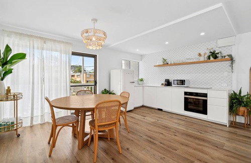 Mooloolaba Villa | Entire complex 4 self contained Villas. Outdoor entertaining space with pool.