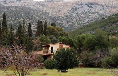 Nea Styra House | Entire cottage near the beach in Nimporio, Euboea
