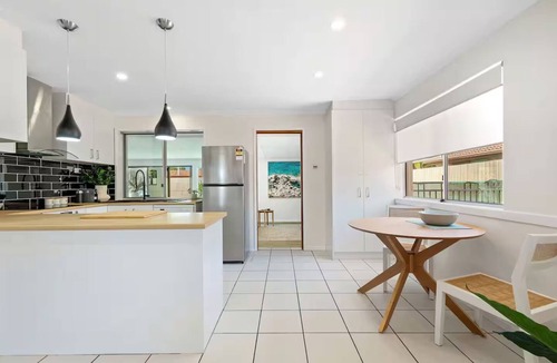 Wurtulla House | Entire home in Wurtulla, Australian6 guests*3 bedrooms*4 beds*1 bath