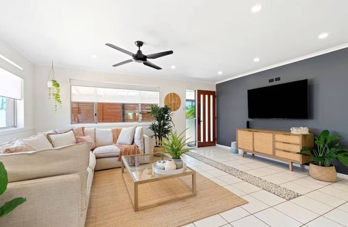 Wurtulla House | Entire home in Wurtulla, Australian6 guests*3 bedrooms*4 beds*1 bath