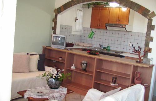 Vathy Apartment | Epicharis Studios