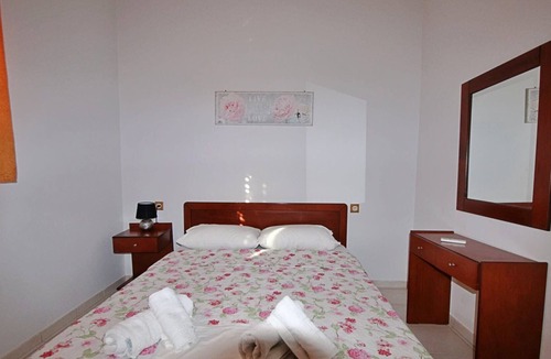 Eretria Apartment | Eretria Cozy Haven - Spacious Garden Retreat