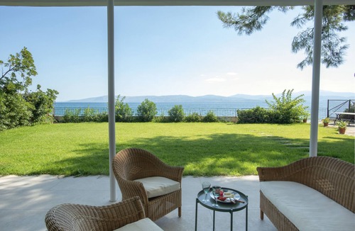 Eretria House | Eretria villa on the beach