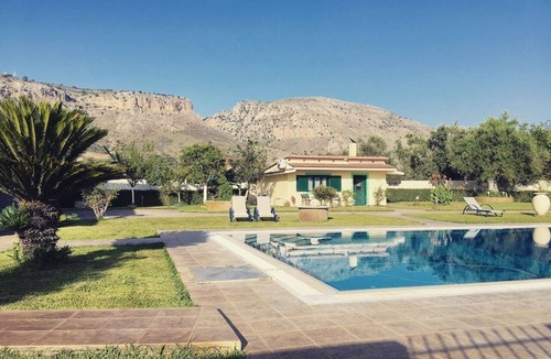 Aitoliko Villa | Escape to Kipos: Private Pool Villa near Mesologgi