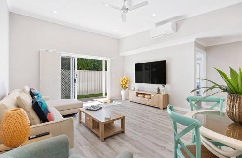 Urangan Apartment | 'Esplanade Escape' A Fresh Coastal Family Hideaway