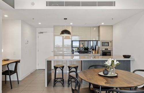 Woolloongabba Apartment | Executive 2-Bed with Stadium View, Great Amenities