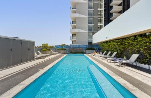 Woolloongabba Apartment | Executive 2-Bed with Stadium View, Great Amenities