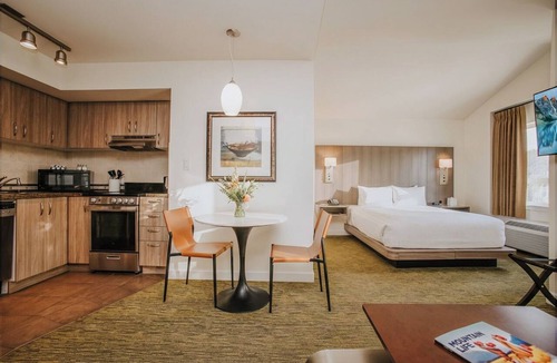 Garibaldi Highlands Hotel | Executive Suites Hotel & Resort, Squamish