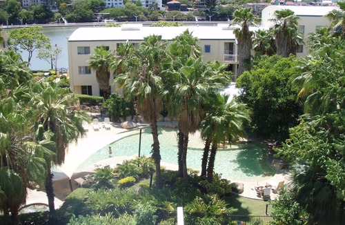 Kangaroo Point Apartment | Executive Three Bedroom Unit overlooking Resort Style Pool and Parking