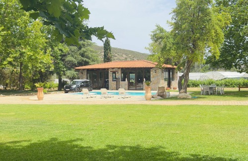 Marathon Villa | Exeptional Luxury Villa OINOI for Luxury Vacation and Luxury Events at Marathon.