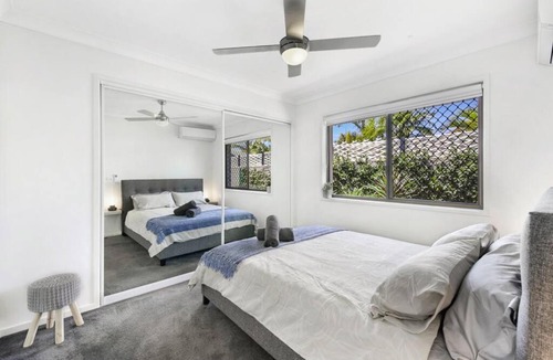Broadbeach Waters House | Exquisite Airbnb in Broadbeach Waters-Pool/Theater