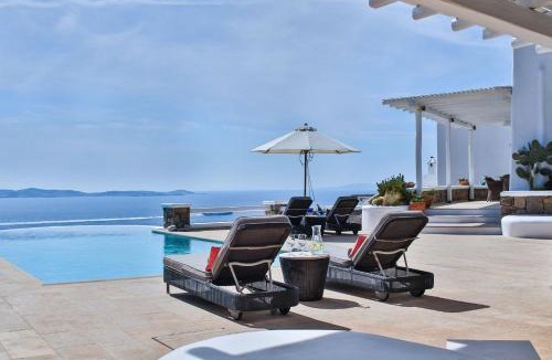 Faros Armenistis Villa | Exquisite Mykonos Villa - Villa Lakima - 6 Bedroom - Infinity Pool - Panoramic Sea And Sunset View - Pool Bar