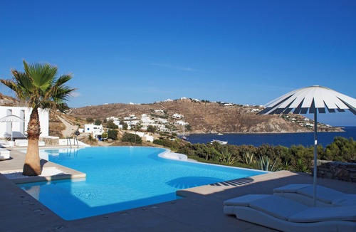 Ornos Villa | Exquisite villa in beautiful Mykonos at the most exclusive spot of the island