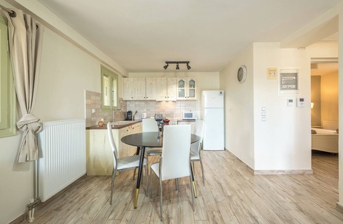 Spata-Artemida Apartment | FAMILY APARTMENT WITH PRIVATE SWIMING POOL IN VRAVRONA