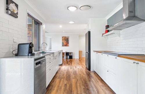 Albany Creek House | Family Escape with Pool & Garden in Albany Creek
