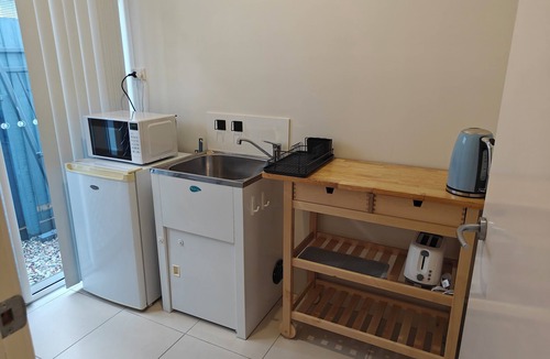 Wynnum Apartment | Family-friendly, 2 min to the water, 10 min walk to water-park and wading pool