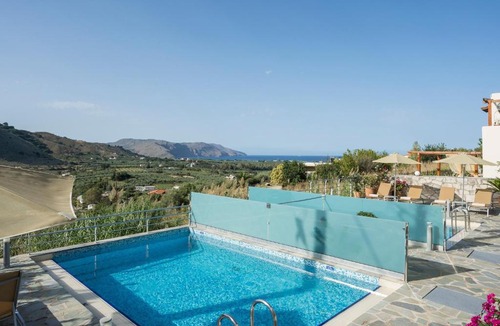 Kavallos Villa | Family-Friendly Villa Bluefairy Dafni with Pool, walk to Restaurants!
