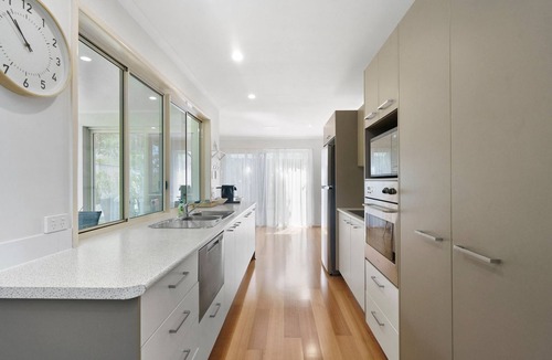 Caloundra House | Family Retreat, Fenced Yard, Pet-friendly