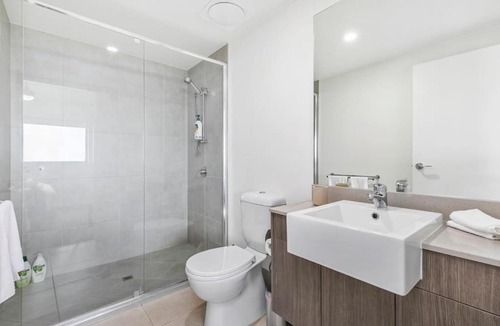 Birtinya Apartment | Family size 2brm apt water views opp hospital