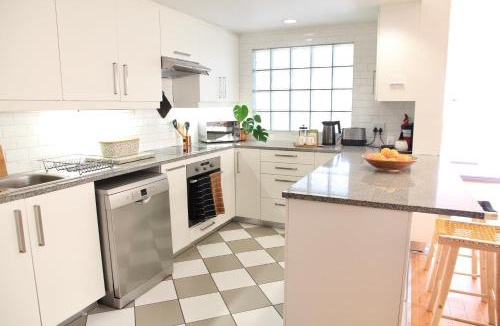 Sea Point Apartment | Family-Sized Gem Near Beach