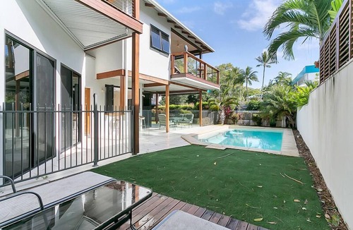 Clifton Beach House | Fantastic ocean and beach view holiday house.