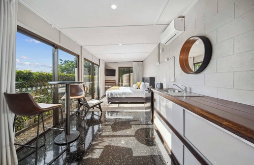 Flaxton House | Flaxton Garden Home with Spectacular Coastal Views