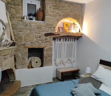 Archipolis House | Flora's Traditional House