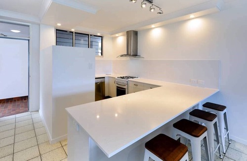 Hamilton Island Apartment | Frangipani Lodge 008, Beachfront Apartment on Hamilton Island