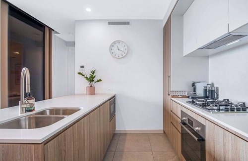 Kangaroo Point Apartment | Gabba Oasis - Luxury 3BR Apt & Pool